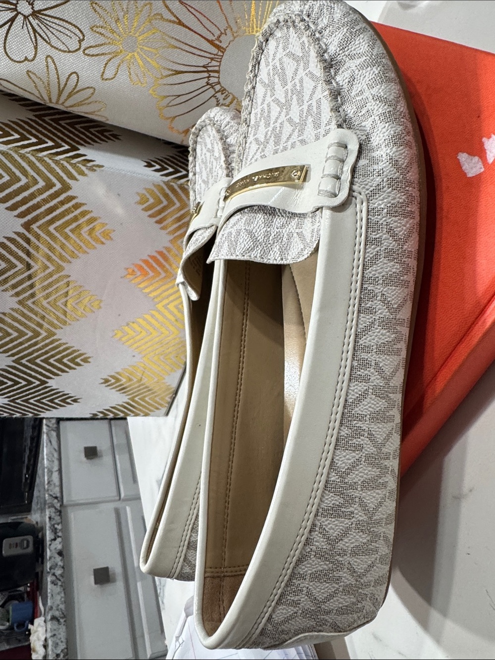 Michael Kors Lillie Moc Loafers Womens 8.5 Cream Good Logo Print‎ Gold Hardware